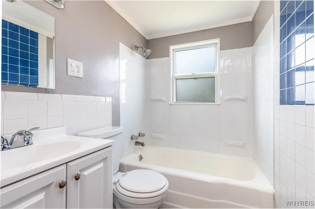 39 Ladner Avenue, Buffalo, New York 14220, Buffalo, New York 14220, 3 Bedrooms Bedrooms, 5 Rooms Rooms,1 BathroomBathrooms,Residential,For Sale,39 Ladner Avenue, Buffalo, New York 14220,B1619072