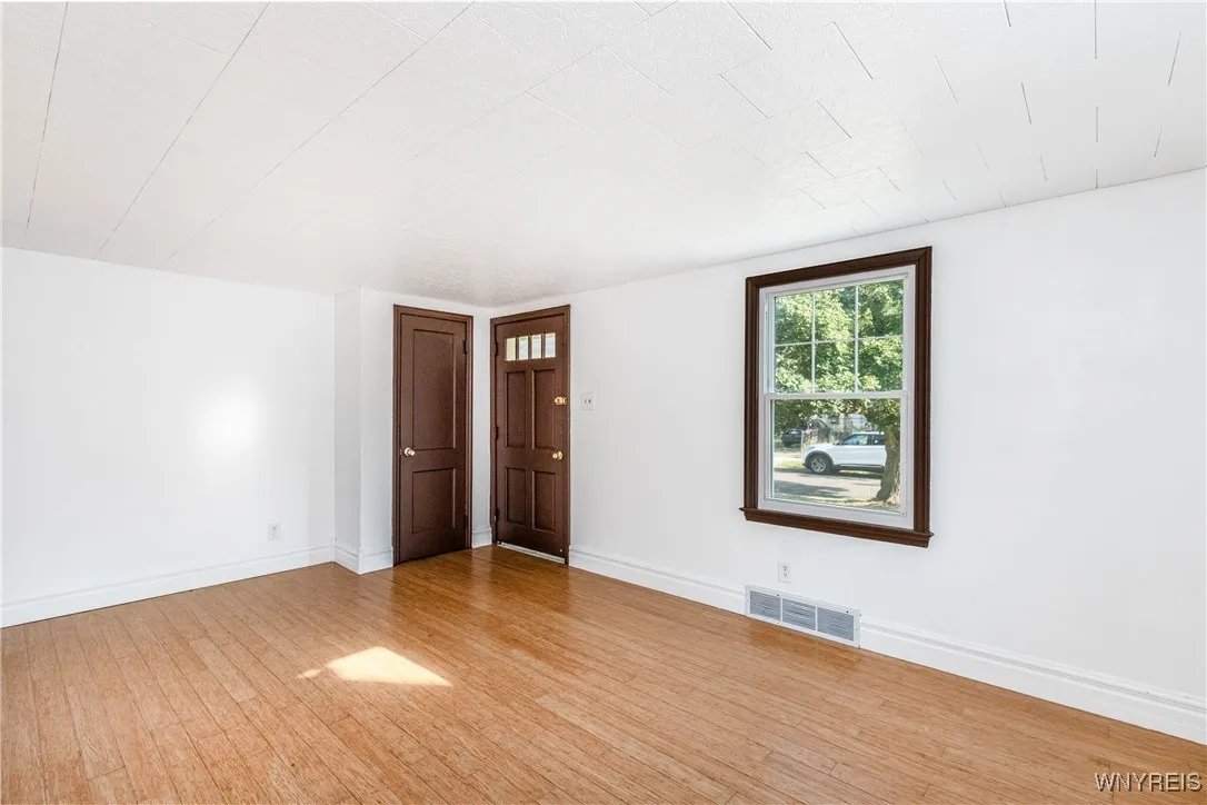 39 Ladner Avenue, Buffalo, New York 14220, Buffalo, New York 14220, 3 Bedrooms Bedrooms, 5 Rooms Rooms,1 BathroomBathrooms,Residential,For Sale,39 Ladner Avenue, Buffalo, New York 14220,B1619072