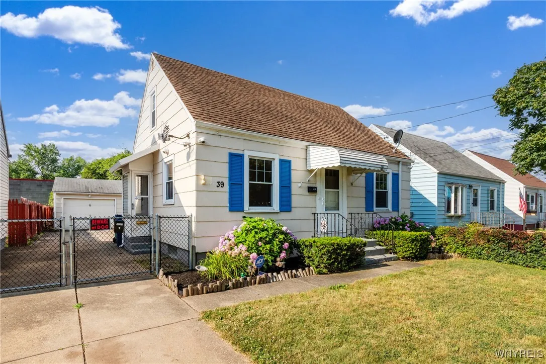 39 Ladner Avenue, Buffalo, New York 14220, Buffalo, New York 14220, 3 Bedrooms Bedrooms, 5 Rooms Rooms,1 BathroomBathrooms,Residential,For Sale,39 Ladner Avenue, Buffalo, New York 14220,B1619072