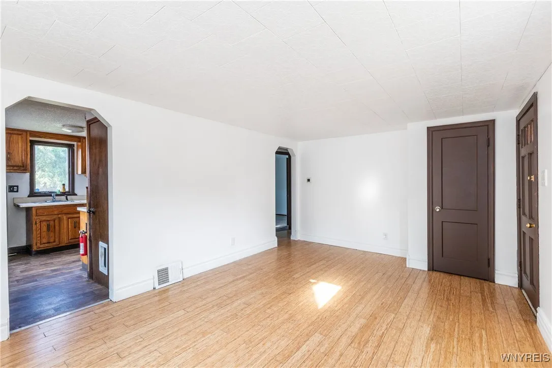 39 Ladner Avenue, Buffalo, New York 14220, Buffalo, New York 14220, 3 Bedrooms Bedrooms, 5 Rooms Rooms,1 BathroomBathrooms,Residential,For Sale,39 Ladner Avenue, Buffalo, New York 14220,B1619072