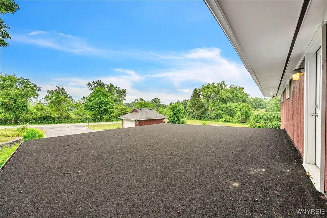 Upper Patio (Needs Balastrade)