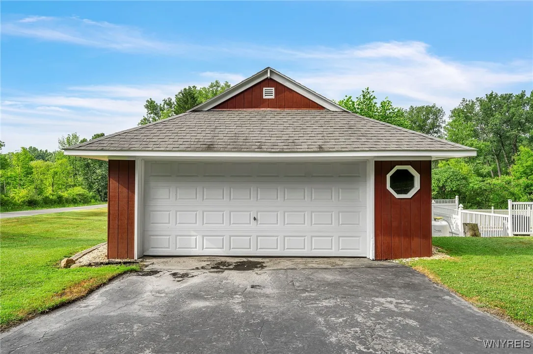 Detached Garage