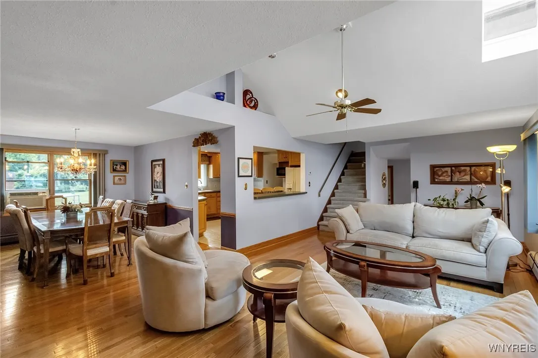 Living room/dining room