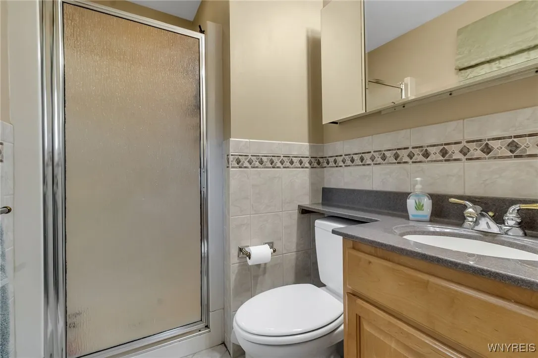 Bedroom 2 Full Bathroom