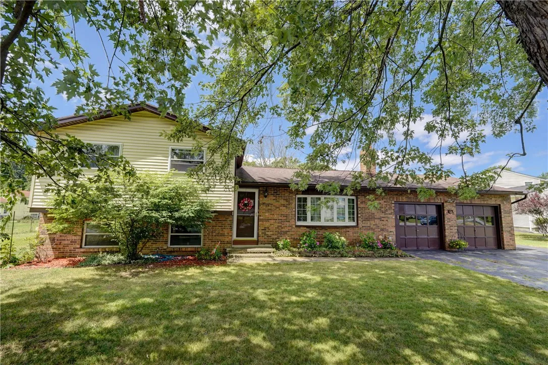 17 Mountbatten Street, Henrietta, New York 14623, Henrietta, New York 14623, 3 Bedrooms Bedrooms, 7 Rooms Rooms,1 BathroomBathrooms,Residential,Closed,17 Mountbatten Street, Henrietta, New York 14623,0,R1624788