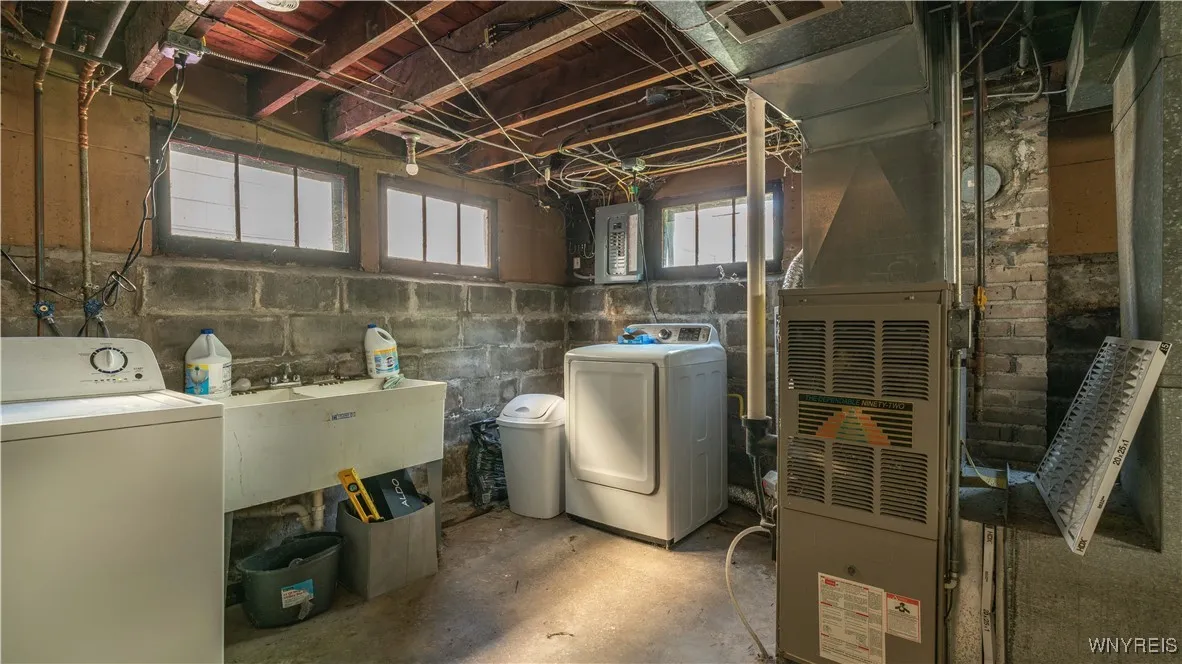 56 Hamilton Boulevard, Tonawanda, New York 14217, Tonawanda, New York 14217, 3 Bedrooms Bedrooms, 5 Rooms Rooms,1 BathroomBathrooms,Residential,For Sale,56 Hamilton Boulevard, Tonawanda, New York 14217,B1624787
