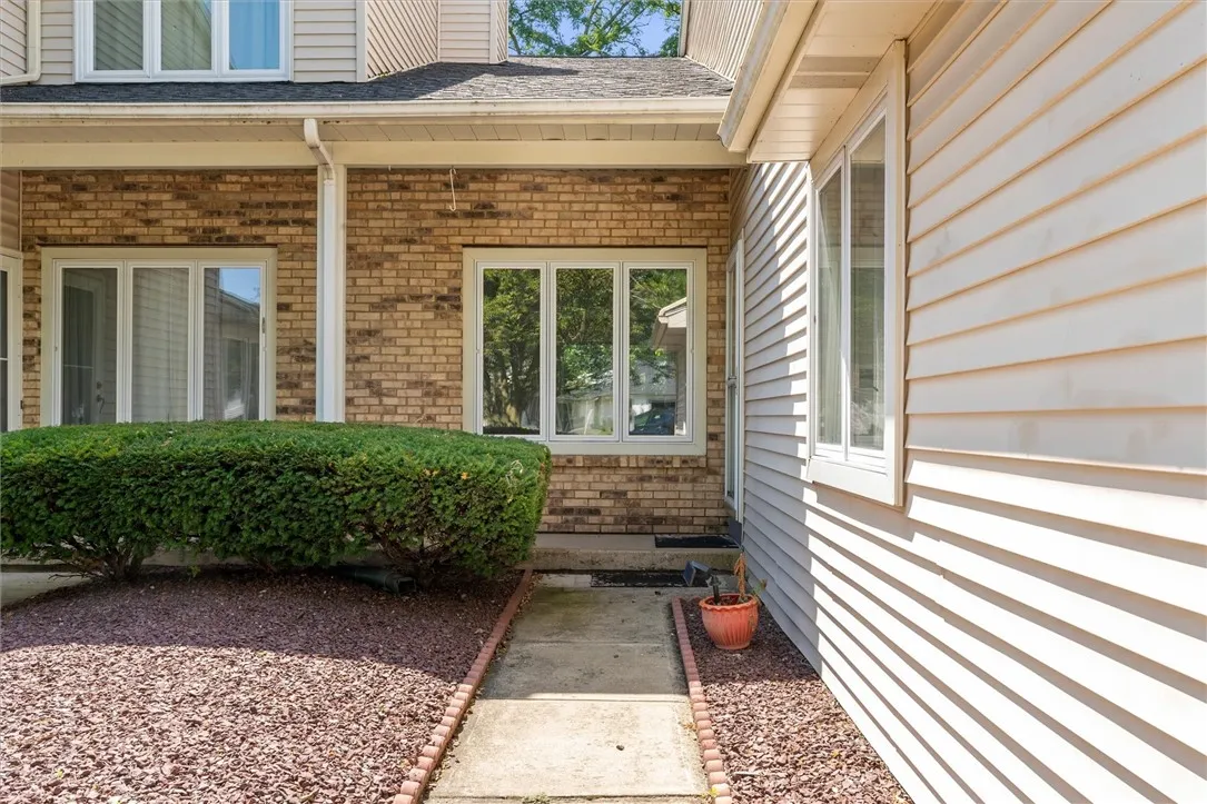 105 Kalyna Dr Drive, Irondequoit, New York 14617, Irondequoit, New York 14617, 2 Bedrooms Bedrooms, 5 Rooms Rooms,1 BathroomBathrooms,Residential,For Sale,105 Kalyna Dr Drive, Irondequoit, New York 14617,0,R1624060