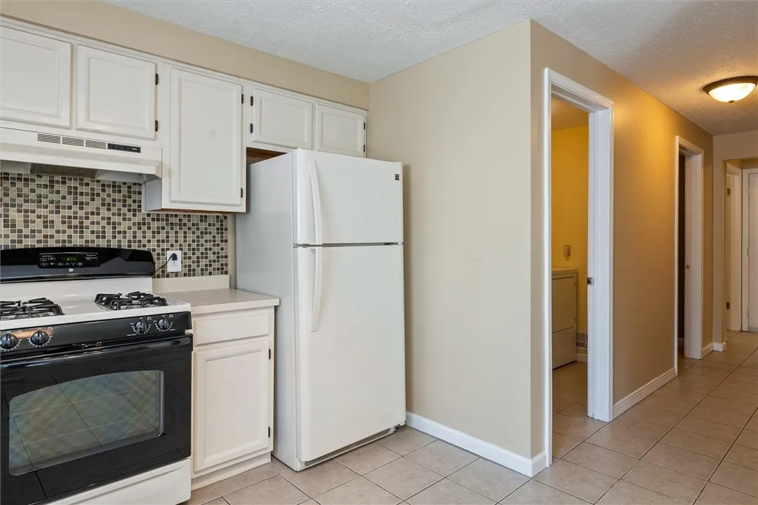 105 Kalyna Dr Drive, Irondequoit, New York 14617, Irondequoit, New York 14617, 2 Bedrooms Bedrooms, 5 Rooms Rooms,1 BathroomBathrooms,Residential,For Sale,105 Kalyna Dr Drive, Irondequoit, New York 14617,0,R1624060