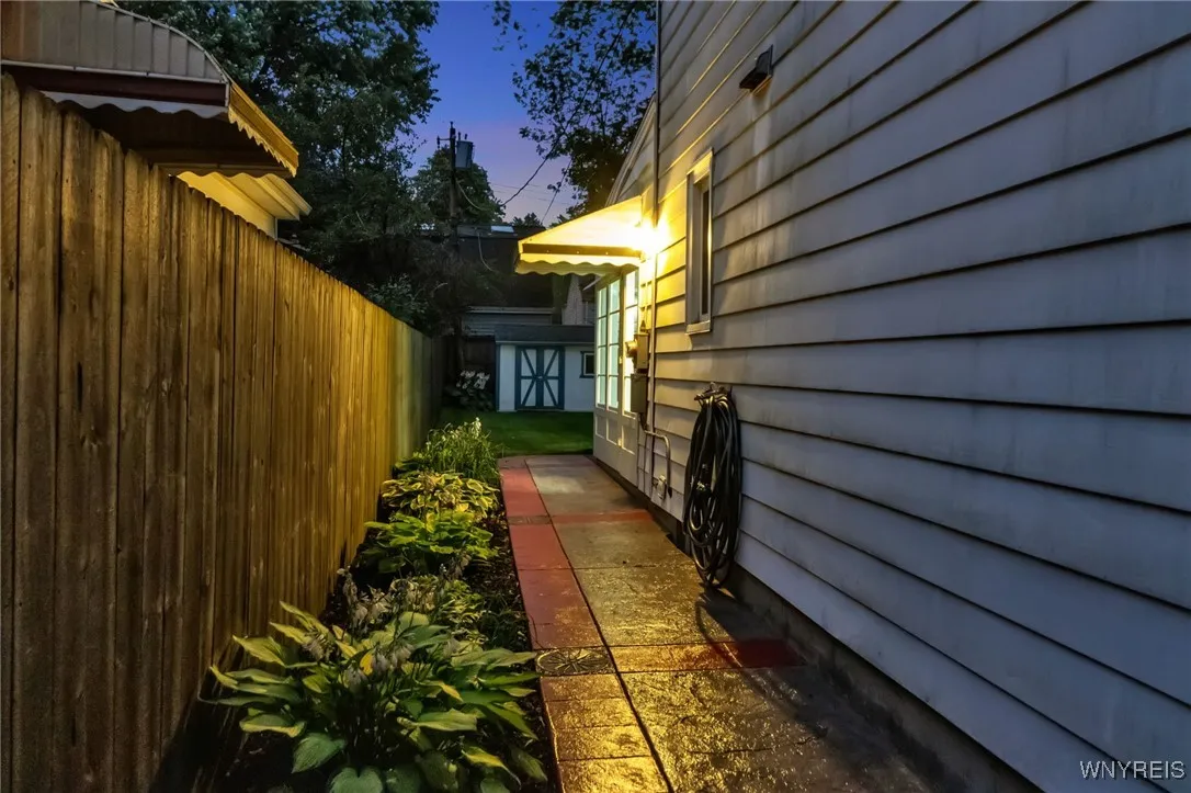 440 Roycroft Boulevard, Amherst, New York 14226, Amherst, New York 14226, 4 Bedrooms Bedrooms, 9 Rooms Rooms,1 BathroomBathrooms,Residential,For Sale,440 Roycroft Boulevard, Amherst, New York 14226,B1623676