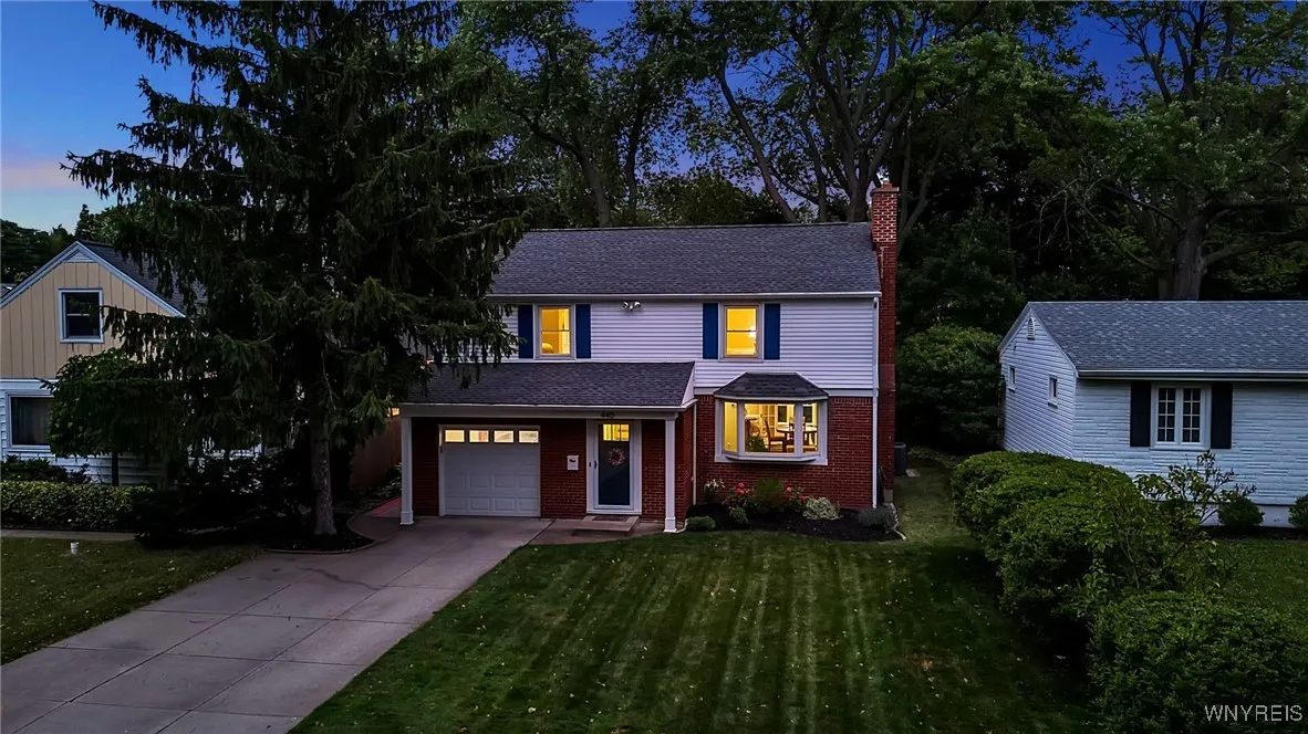 440 Roycroft Boulevard, Amherst, New York 14226, Amherst, New York 14226, 4 Bedrooms Bedrooms, 9 Rooms Rooms,1 BathroomBathrooms,Residential,For Sale,440 Roycroft Boulevard, Amherst, New York 14226,B1623676