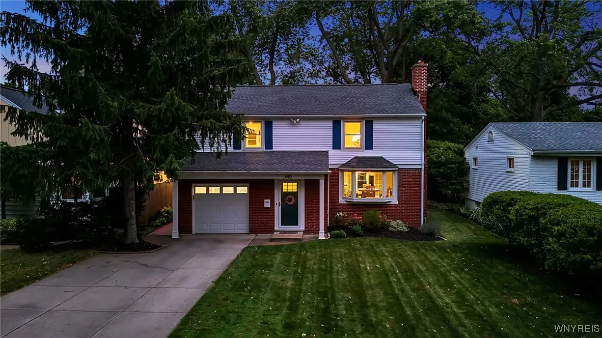 440 Roycroft Boulevard, Amherst, New York 14226, Amherst, New York 14226, 4 Bedrooms Bedrooms, 9 Rooms Rooms,1 BathroomBathrooms,Residential,For Sale,440 Roycroft Boulevard, Amherst, New York 14226,B1623676