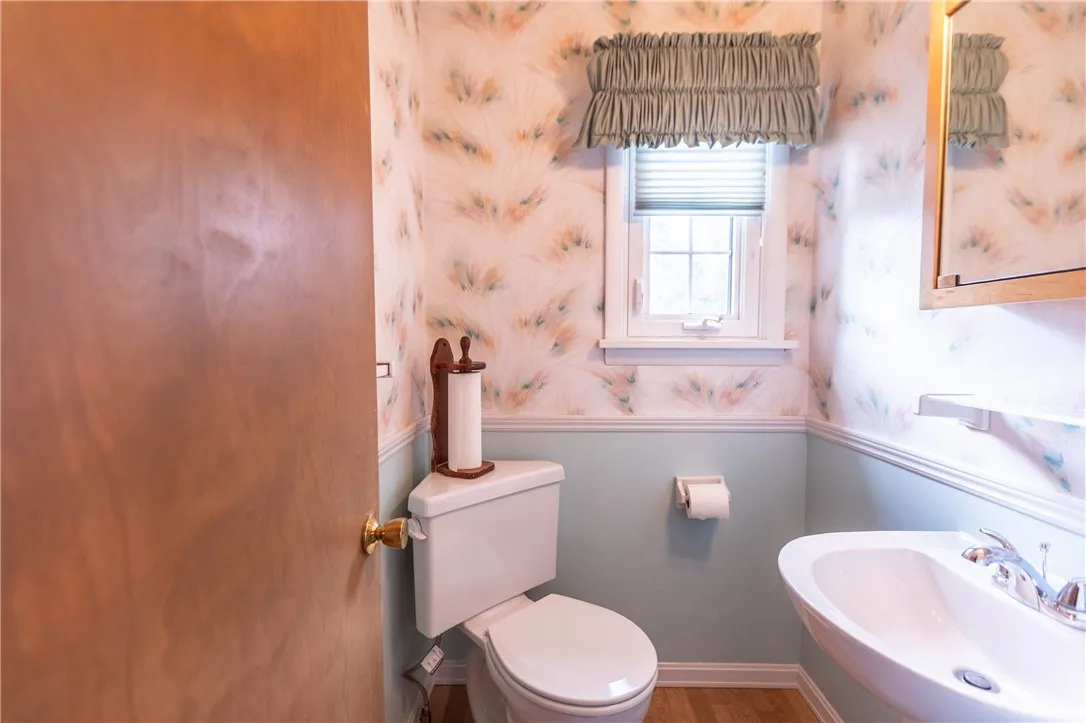 110 Bay Knoll Rd, Irondequoit, New York 14622, Irondequoit, New York 14622, 3 Bedrooms Bedrooms, 7 Rooms Rooms,1 BathroomBathrooms,Residential,Closed,110 Bay Knoll Rd, Irondequoit, New York 14622,0,R1623622