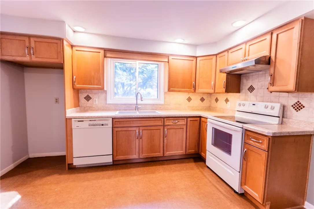 110 Bay Knoll Rd, Irondequoit, New York 14622, Irondequoit, New York 14622, 3 Bedrooms Bedrooms, 7 Rooms Rooms,1 BathroomBathrooms,Residential,Closed,110 Bay Knoll Rd, Irondequoit, New York 14622,0,R1623622