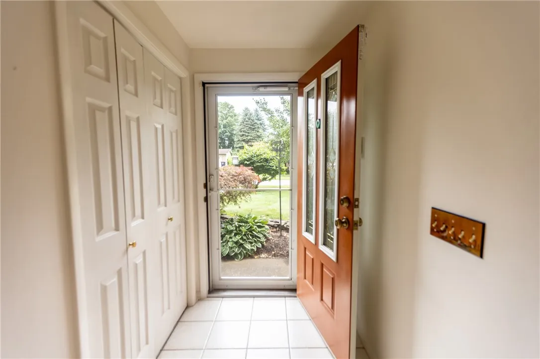 110 Bay Knoll Rd, Irondequoit, New York 14622, Irondequoit, New York 14622, 3 Bedrooms Bedrooms, 7 Rooms Rooms,1 BathroomBathrooms,Residential,Closed,110 Bay Knoll Rd, Irondequoit, New York 14622,0,R1623622