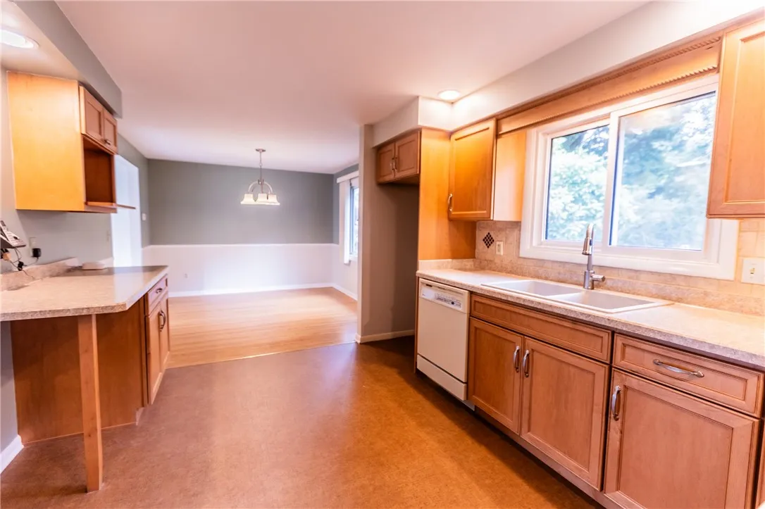 110 Bay Knoll Rd, Irondequoit, New York 14622, Irondequoit, New York 14622, 3 Bedrooms Bedrooms, 7 Rooms Rooms,1 BathroomBathrooms,Residential,Closed,110 Bay Knoll Rd, Irondequoit, New York 14622,0,R1623622