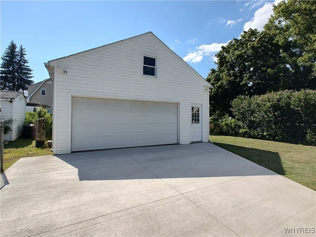 detached garage