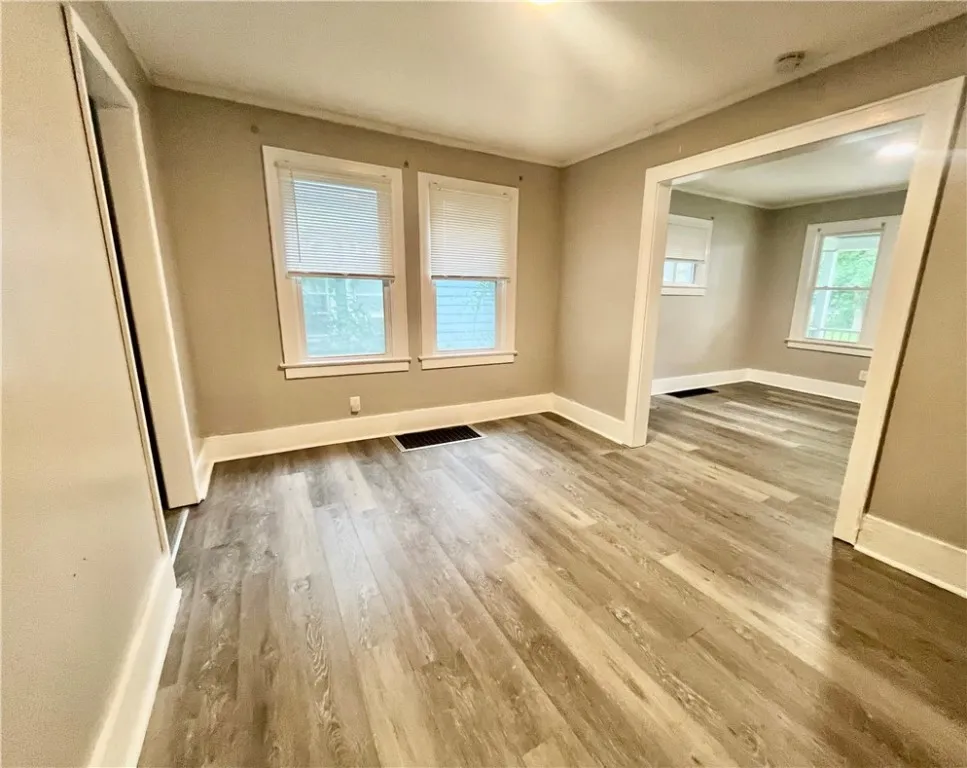 342 Champlain Street 340, Rochester, New York 1461, Rochester, New York 14611, 2 Bedrooms Bedrooms, 6 Rooms Rooms,1 BathroomBathrooms,Residential Lease,For Rent,342 Champlain Street 340, Rochester, New York 1461,R1624663