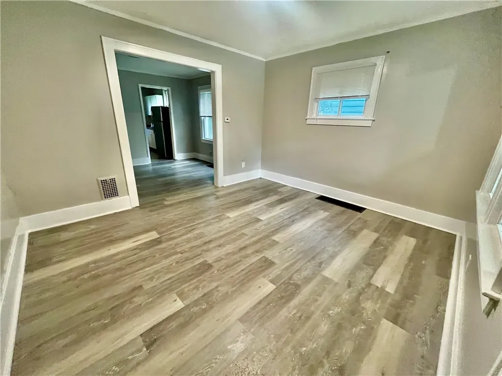342 Champlain Street 340, Rochester, New York 1461, Rochester, New York 14611, 2 Bedrooms Bedrooms, 6 Rooms Rooms,1 BathroomBathrooms,Residential Lease,For Rent,342 Champlain Street 340, Rochester, New York 1461,R1624663