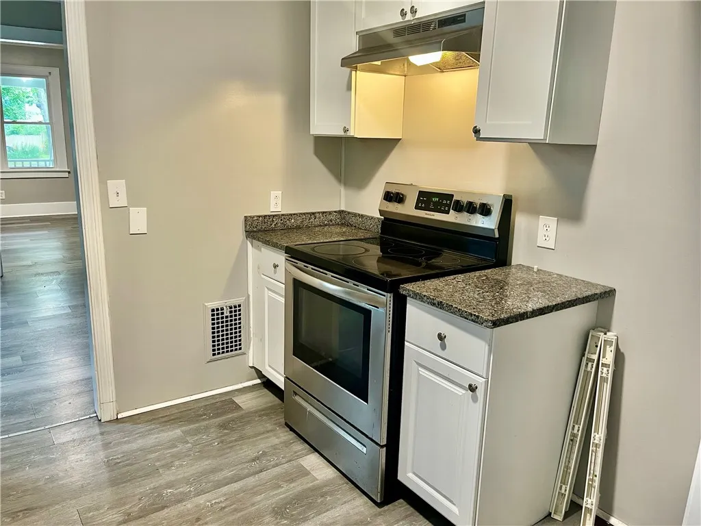 342 Champlain Street 340, Rochester, New York 1461, Rochester, New York 14611, 2 Bedrooms Bedrooms, 6 Rooms Rooms,1 BathroomBathrooms,Residential Lease,For Rent,342 Champlain Street 340, Rochester, New York 1461,R1624663