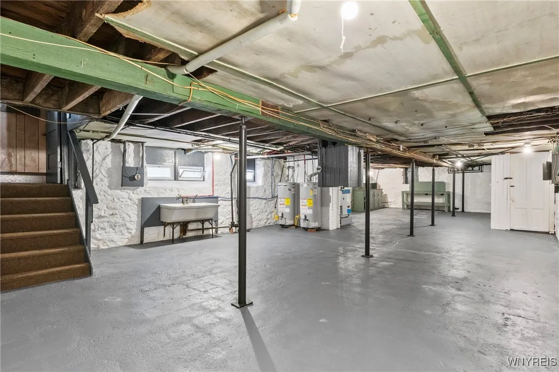 329 Huntington Avenue, Buffalo, New York 14214, Buffalo, New York 14214, 5 Bedrooms Bedrooms, ,2 BathroomsBathrooms,Residential,For Sale,329 Huntington Avenue, Buffalo, New York 14214,B1623247