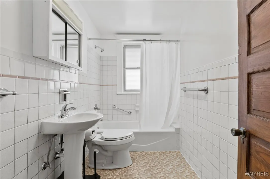 329 Huntington Avenue, Buffalo, New York 14214, Buffalo, New York 14214, 5 Bedrooms Bedrooms, ,2 BathroomsBathrooms,Residential,For Sale,329 Huntington Avenue, Buffalo, New York 14214,B1623247