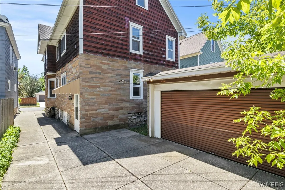 329 Huntington Avenue, Buffalo, New York 14214, Buffalo, New York 14214, 5 Bedrooms Bedrooms, ,2 BathroomsBathrooms,Residential,For Sale,329 Huntington Avenue, Buffalo, New York 14214,B1623247
