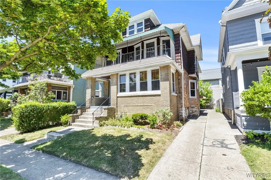 329 Huntington Avenue, Buffalo, New York 14214, Buffalo, New York 14214, 5 Bedrooms Bedrooms, ,2 BathroomsBathrooms,Residential,For Sale,329 Huntington Avenue, Buffalo, New York 14214,B1623247