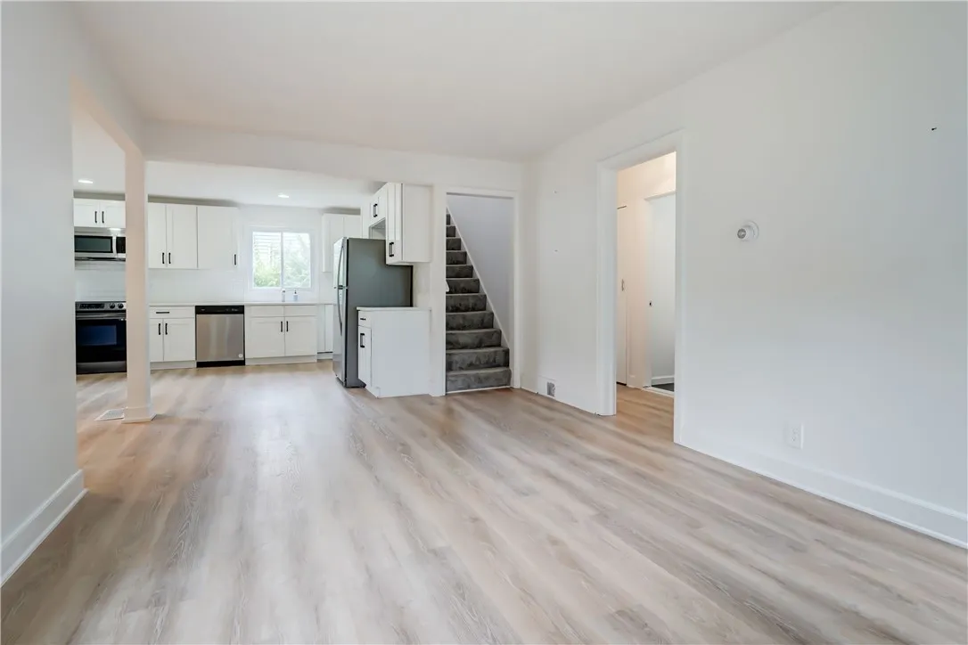 146 Meadowbrook Road, Rochester, New York 14620, Rochester, New York 14620, 3 Bedrooms Bedrooms, 7 Rooms Rooms,2 BathroomsBathrooms,Residential Lease,For Rent,146 Meadowbrook Road, Rochester, New York 14620,R1624292