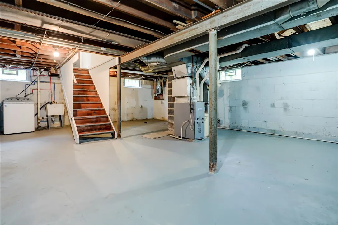 146 Meadowbrook Road, Rochester, New York 14620, Rochester, New York 14620, 3 Bedrooms Bedrooms, 7 Rooms Rooms,2 BathroomsBathrooms,Residential Lease,For Rent,146 Meadowbrook Road, Rochester, New York 14620,R1624292