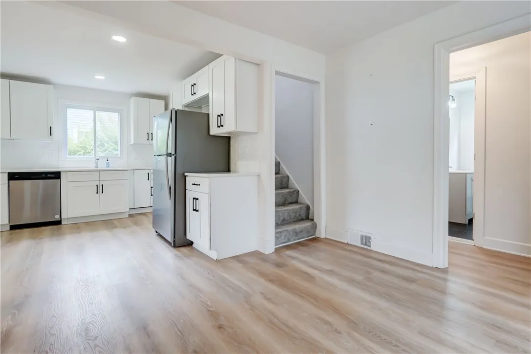 146 Meadowbrook Road, Rochester, New York 14620, Rochester, New York 14620, 3 Bedrooms Bedrooms, 7 Rooms Rooms,2 BathroomsBathrooms,Residential Lease,For Rent,146 Meadowbrook Road, Rochester, New York 14620,R1624292