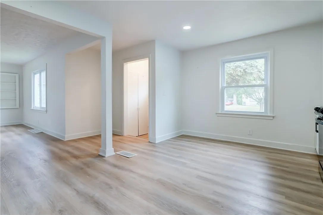 146 Meadowbrook Road, Rochester, New York 14620, Rochester, New York 14620, 3 Bedrooms Bedrooms, 7 Rooms Rooms,2 BathroomsBathrooms,Residential Lease,For Rent,146 Meadowbrook Road, Rochester, New York 14620,R1624292