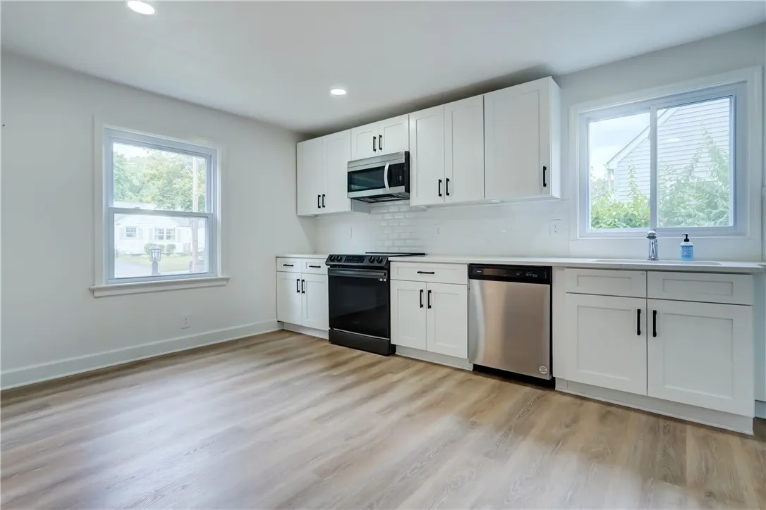 146 Meadowbrook Road, Rochester, New York 14620, Rochester, New York 14620, 3 Bedrooms Bedrooms, 7 Rooms Rooms,2 BathroomsBathrooms,Residential Lease,For Rent,146 Meadowbrook Road, Rochester, New York 14620,R1624292
