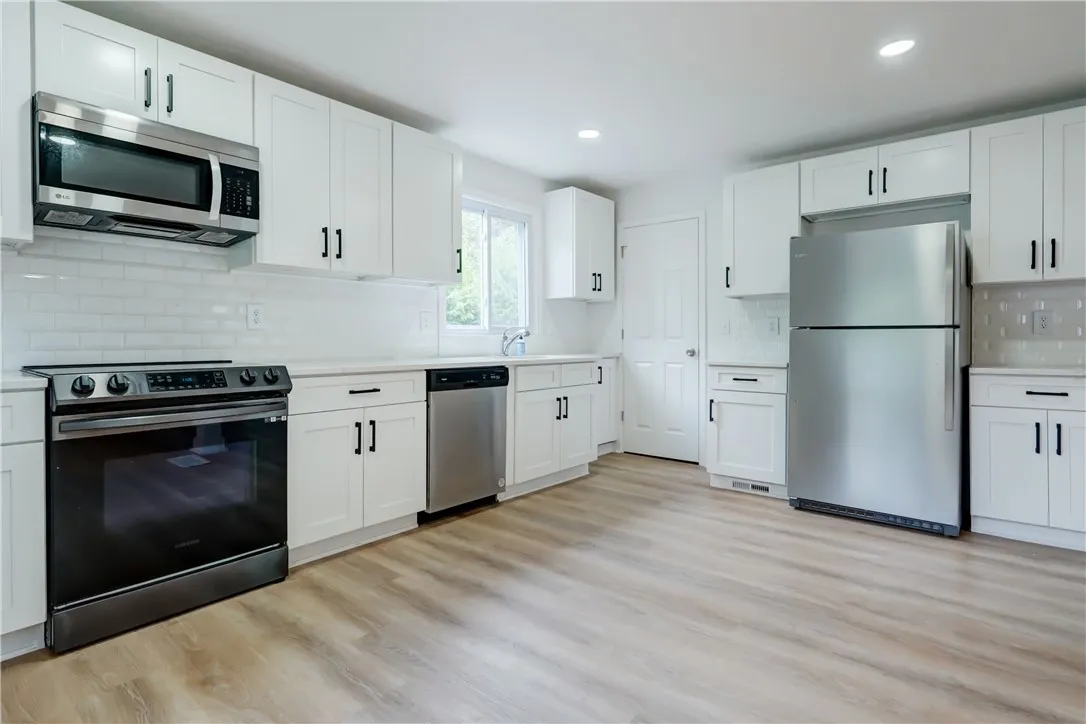 146 Meadowbrook Road, Rochester, New York 14620, Rochester, New York 14620, 3 Bedrooms Bedrooms, 7 Rooms Rooms,2 BathroomsBathrooms,Residential Lease,For Rent,146 Meadowbrook Road, Rochester, New York 14620,R1624292