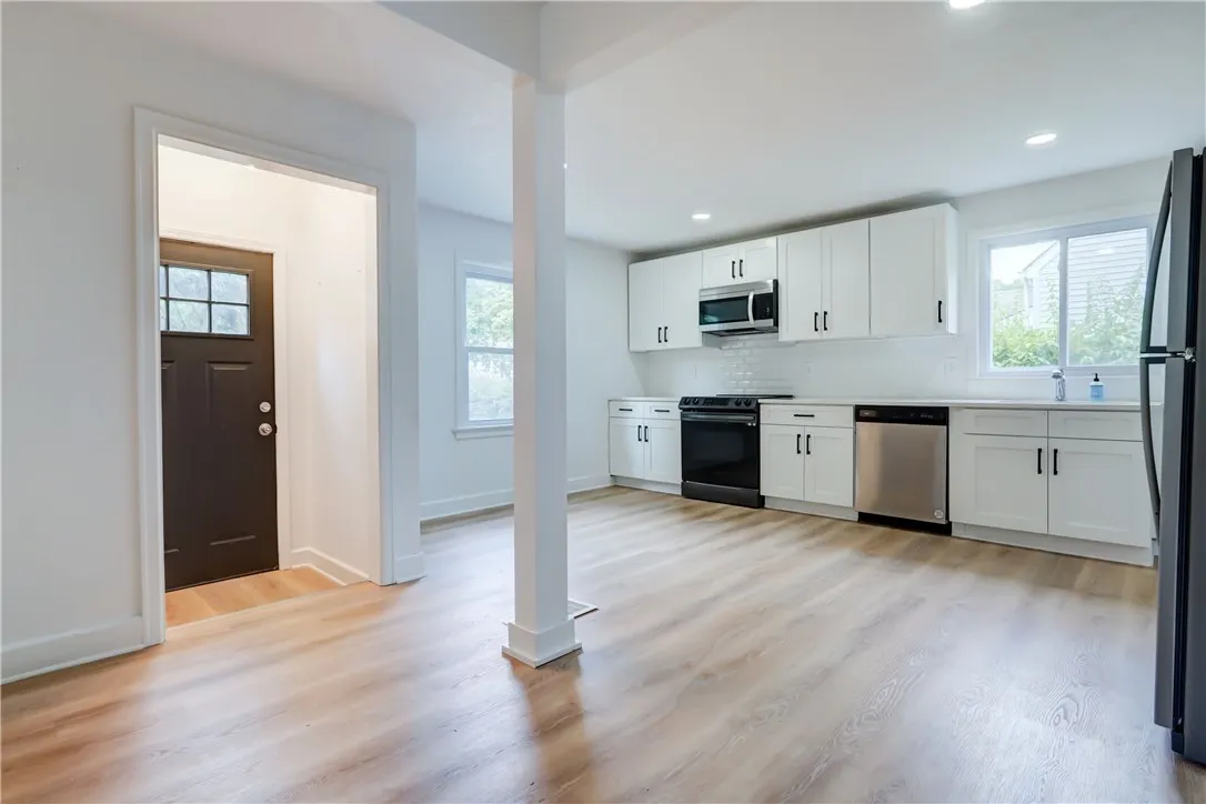 146 Meadowbrook Road, Rochester, New York 14620, Rochester, New York 14620, 3 Bedrooms Bedrooms, 7 Rooms Rooms,2 BathroomsBathrooms,Residential Lease,For Rent,146 Meadowbrook Road, Rochester, New York 14620,R1624292