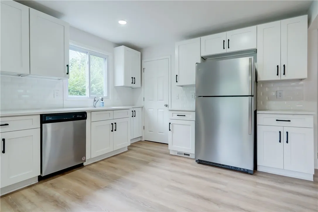 146 Meadowbrook Road, Rochester, New York 14620, Rochester, New York 14620, 3 Bedrooms Bedrooms, 7 Rooms Rooms,2 BathroomsBathrooms,Residential Lease,For Rent,146 Meadowbrook Road, Rochester, New York 14620,R1624292