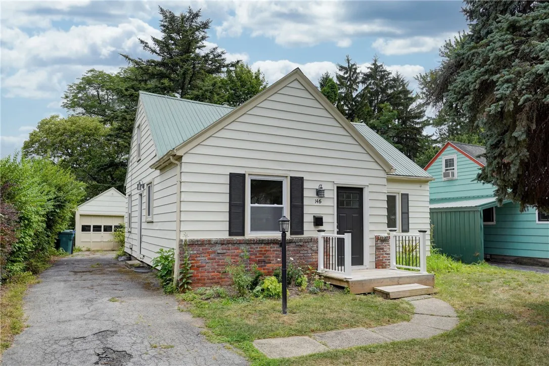 146 Meadowbrook Road, Rochester, New York 14620, Rochester, New York 14620, 3 Bedrooms Bedrooms, 7 Rooms Rooms,2 BathroomsBathrooms,Residential Lease,For Rent,146 Meadowbrook Road, Rochester, New York 14620,R1624292