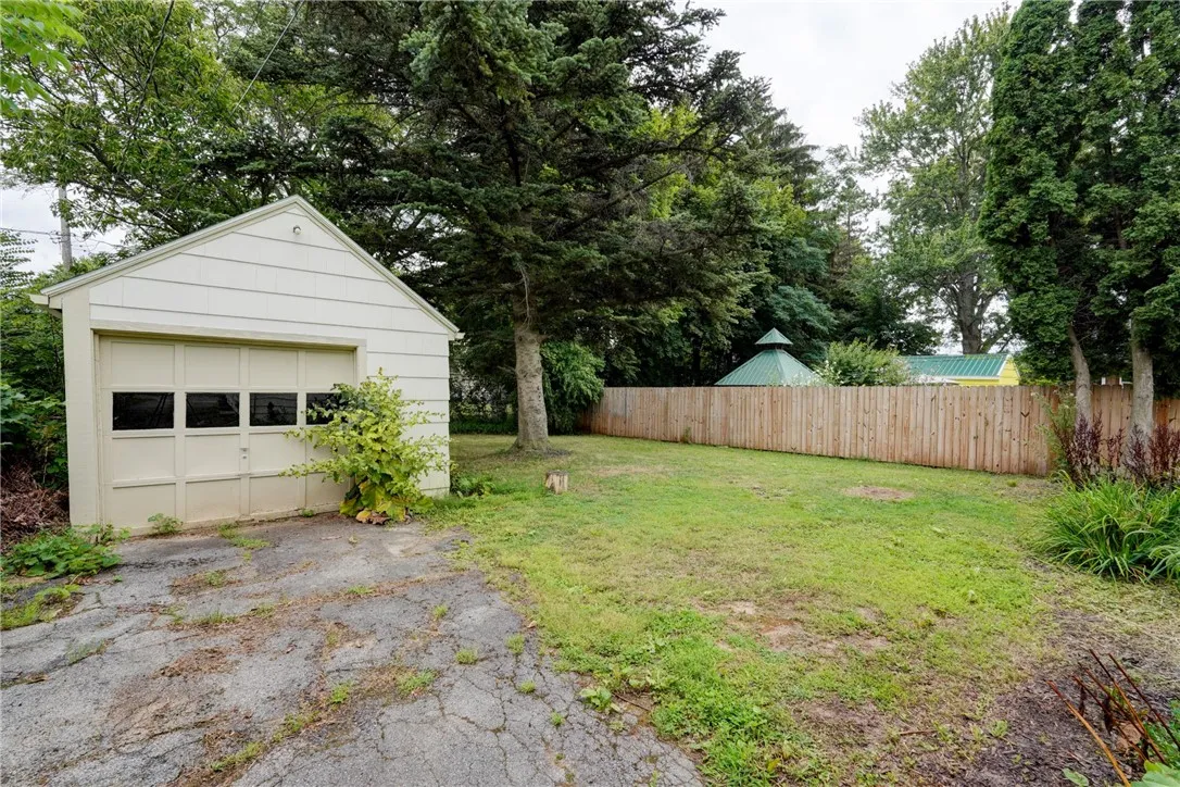 146 Meadowbrook Road, Rochester, New York 14620, Rochester, New York 14620, 3 Bedrooms Bedrooms, 7 Rooms Rooms,2 BathroomsBathrooms,Residential Lease,For Rent,146 Meadowbrook Road, Rochester, New York 14620,R1624292