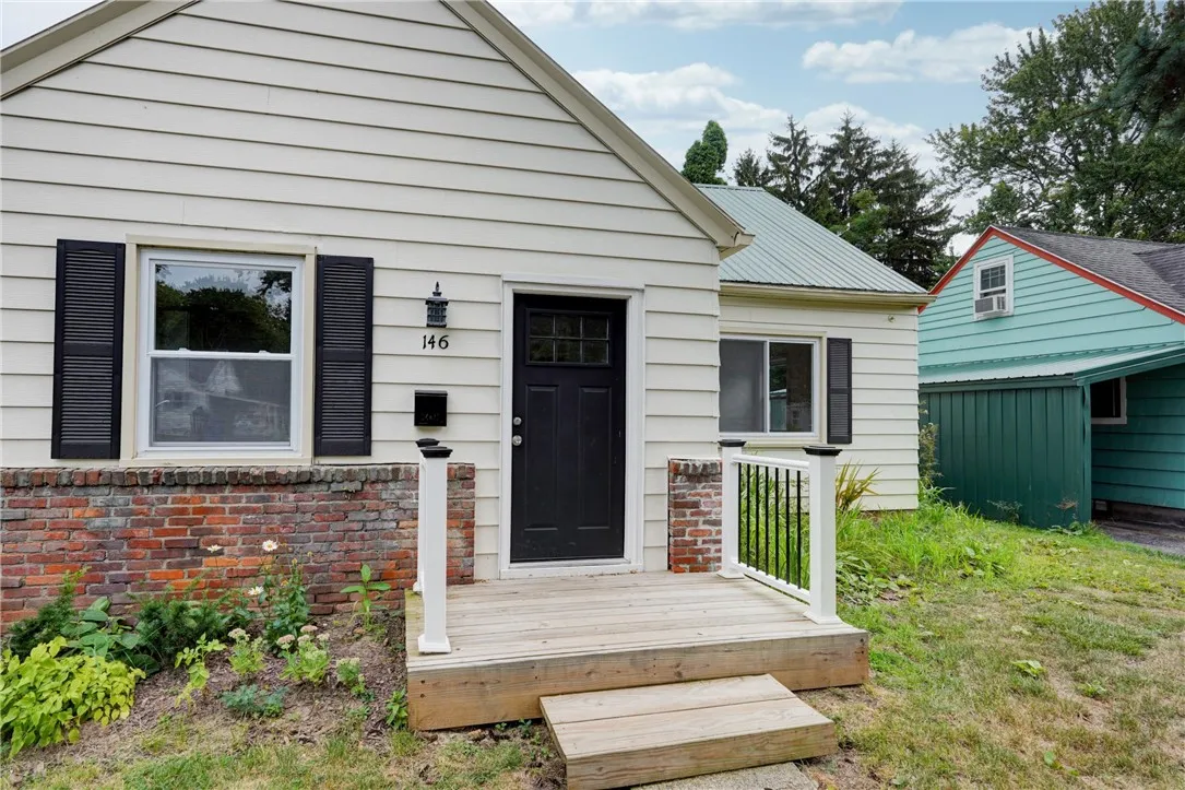 146 Meadowbrook Road, Rochester, New York 14620, Rochester, New York 14620, 3 Bedrooms Bedrooms, 7 Rooms Rooms,2 BathroomsBathrooms,Residential Lease,For Rent,146 Meadowbrook Road, Rochester, New York 14620,R1624292