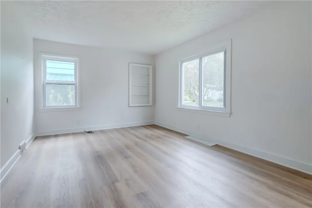 146 Meadowbrook Road, Rochester, New York 14620, Rochester, New York 14620, 3 Bedrooms Bedrooms, 7 Rooms Rooms,2 BathroomsBathrooms,Residential Lease,For Rent,146 Meadowbrook Road, Rochester, New York 14620,R1624292
