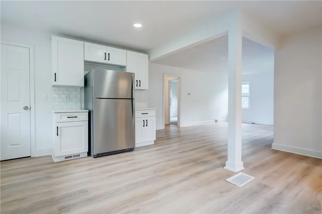 146 Meadowbrook Road, Rochester, New York 14620, Rochester, New York 14620, 3 Bedrooms Bedrooms, 7 Rooms Rooms,2 BathroomsBathrooms,Residential Lease,For Rent,146 Meadowbrook Road, Rochester, New York 14620,R1624292