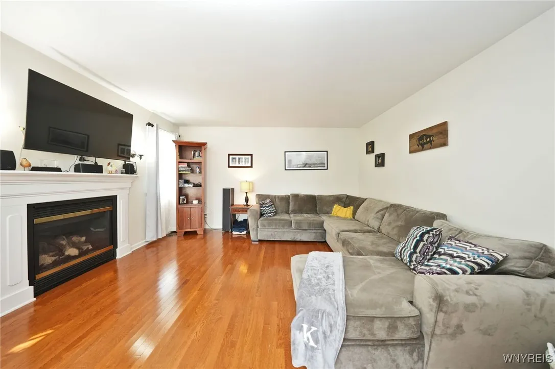 1687 Schoellkopf Road, Hamburg, New York 14085, Hamburg, New York 14085, 4 Bedrooms Bedrooms, 9 Rooms Rooms,2 BathroomsBathrooms,Residential,For Sale,1687 Schoellkopf Road, Hamburg, New York 14085,B1624173