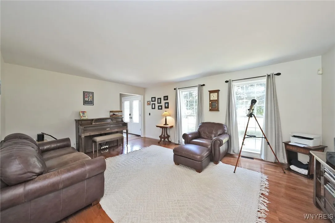 1687 Schoellkopf Road, Hamburg, New York 14085, Hamburg, New York 14085, 4 Bedrooms Bedrooms, 9 Rooms Rooms,2 BathroomsBathrooms,Residential,For Sale,1687 Schoellkopf Road, Hamburg, New York 14085,B1624173