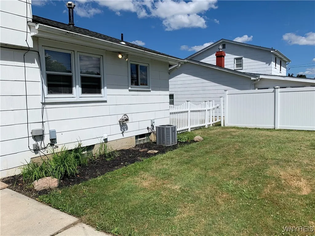 39 Joann Drive, West Seneca, New York 14224, West Seneca, New York 14224, 3 Bedrooms Bedrooms, 6 Rooms Rooms,1 BathroomBathrooms,Residential,Closed,39 Joann Drive, West Seneca, New York 14224,0,B1624800