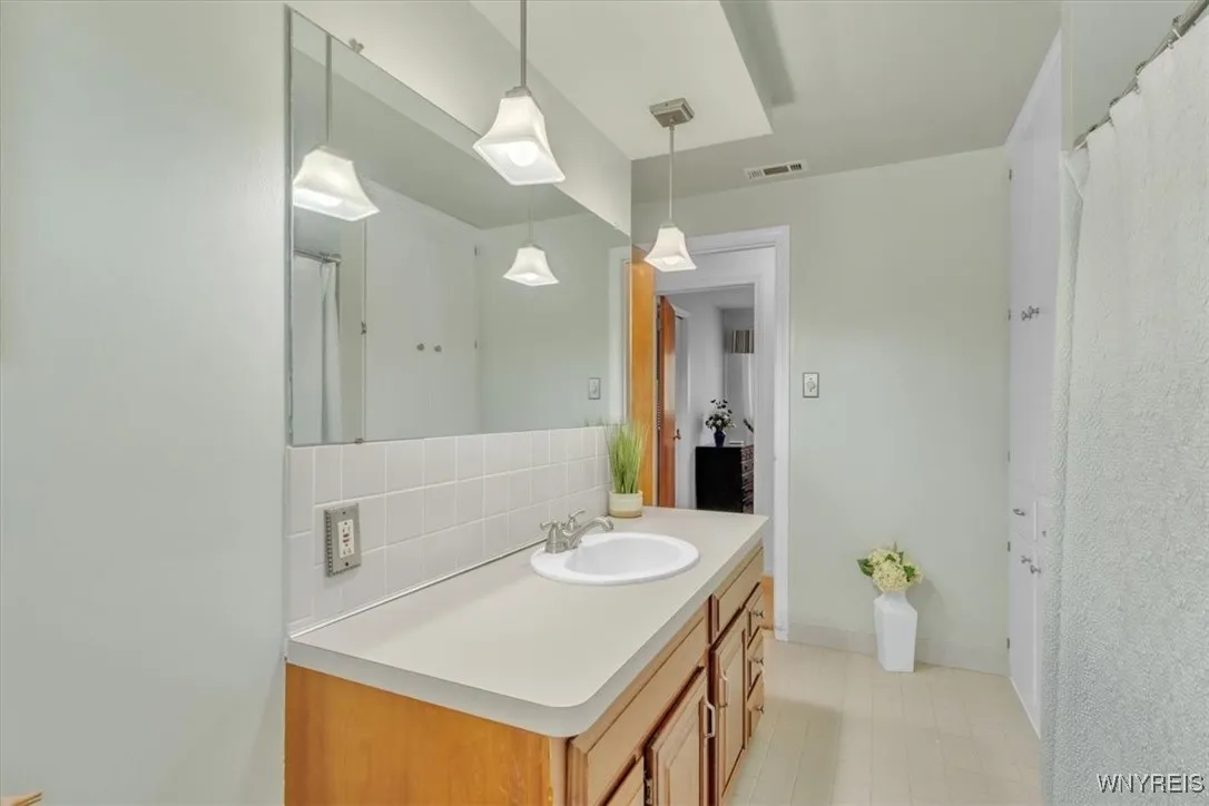 133 Brookpark Drive, Amherst, New York 14228, Amherst, New York 14228, 3 Bedrooms Bedrooms, 8 Rooms Rooms,1 BathroomBathrooms,Residential,Closed,133 Brookpark Drive, Amherst, New York 14228,0,B1624000