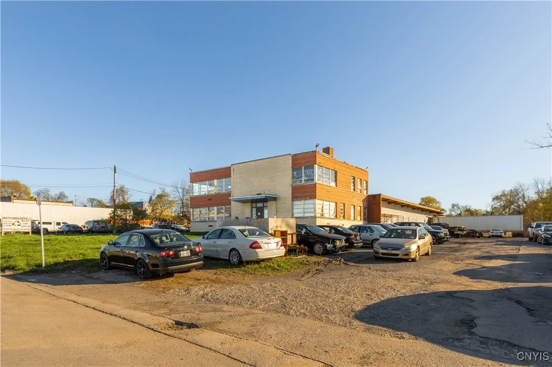 17 Dippold Avenue, Salina, New York 13208, Salina, New York 13208, ,Commercial Lease,For Rent,17 Dippold Avenue, Salina, New York 13208,S1619539