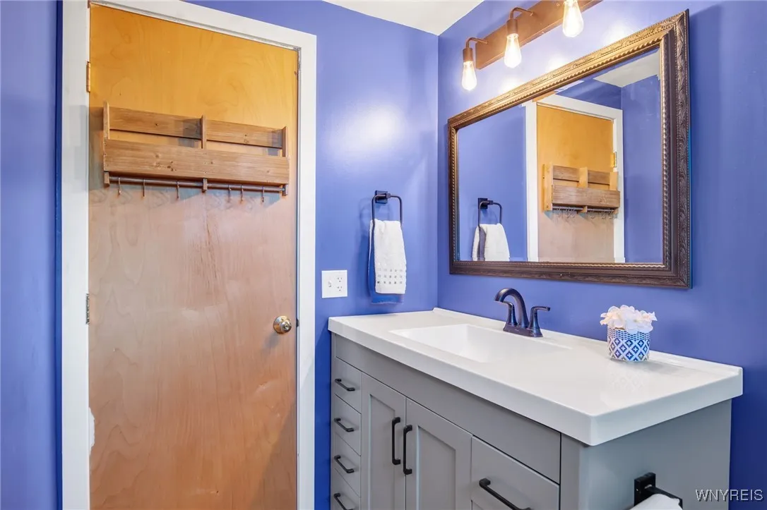 33 Windtree Lane, West Seneca, New York 14224, West Seneca, New York 14224, 3 Bedrooms Bedrooms, 7 Rooms Rooms,1 BathroomBathrooms,Residential,Closed,33 Windtree Lane, West Seneca, New York 14224,0,B1624684