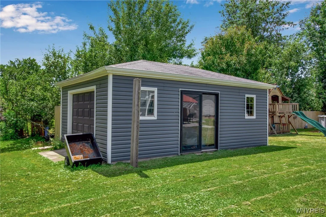 33 Windtree Lane, West Seneca, New York 14224, West Seneca, New York 14224, 3 Bedrooms Bedrooms, 7 Rooms Rooms,1 BathroomBathrooms,Residential,Closed,33 Windtree Lane, West Seneca, New York 14224,0,B1624684