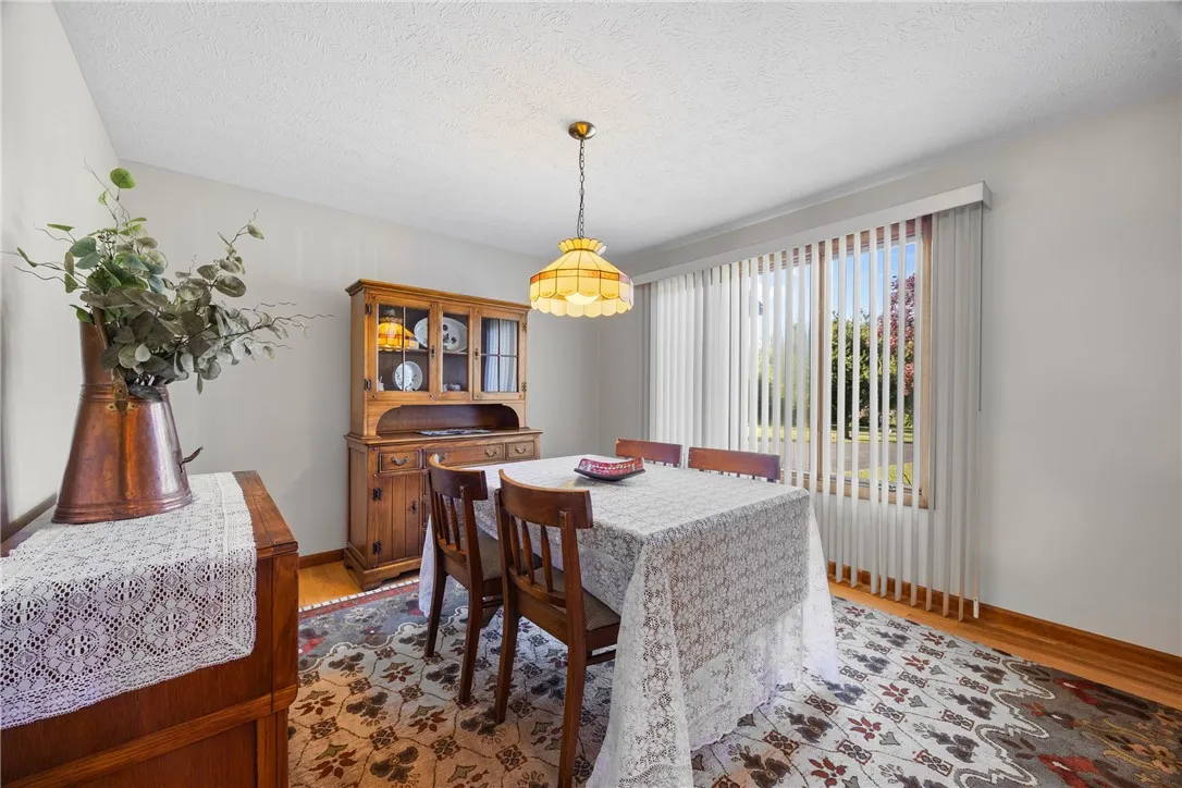 10 Valley Park Circle, Parma, New York 14559, Parma, New York 14559, 4 Bedrooms Bedrooms, 9 Rooms Rooms,2 BathroomsBathrooms,Residential,Closed,10 Valley Park Circle, Parma, New York 14559,0,R1624259