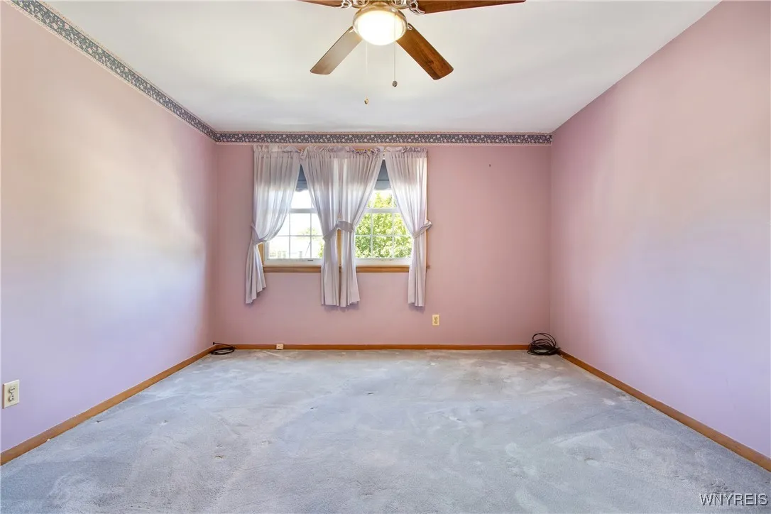 bedroom( left of stairway)