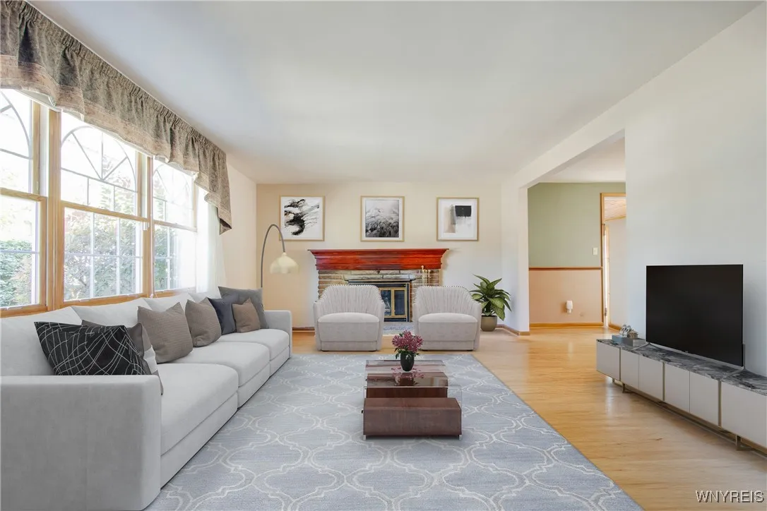 Living Room (virtually staged)